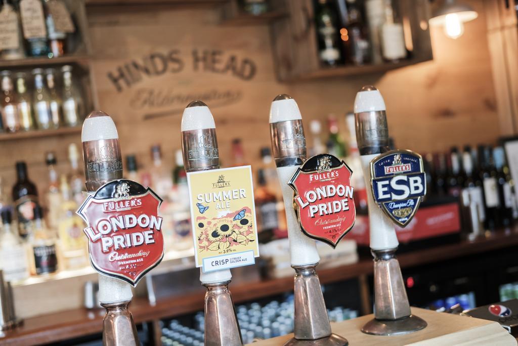 Hinds Head Hotel Aldermaston Exterior photo