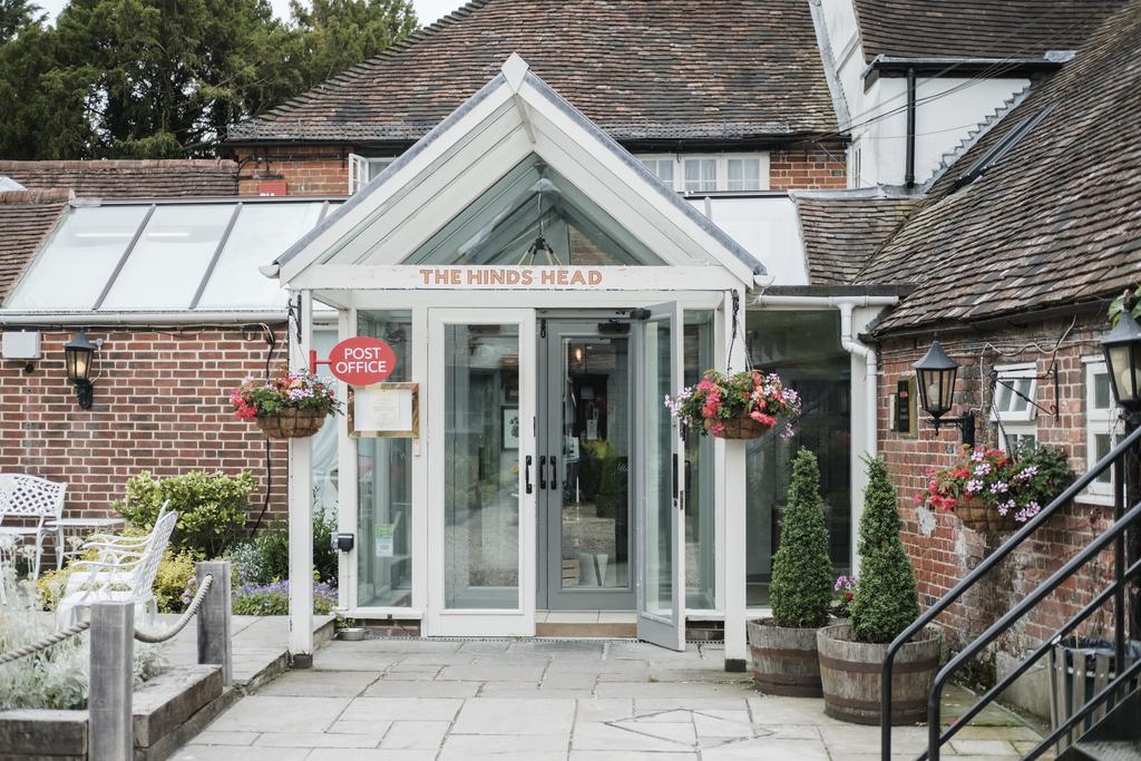 Hinds Head Hotel Aldermaston Exterior photo