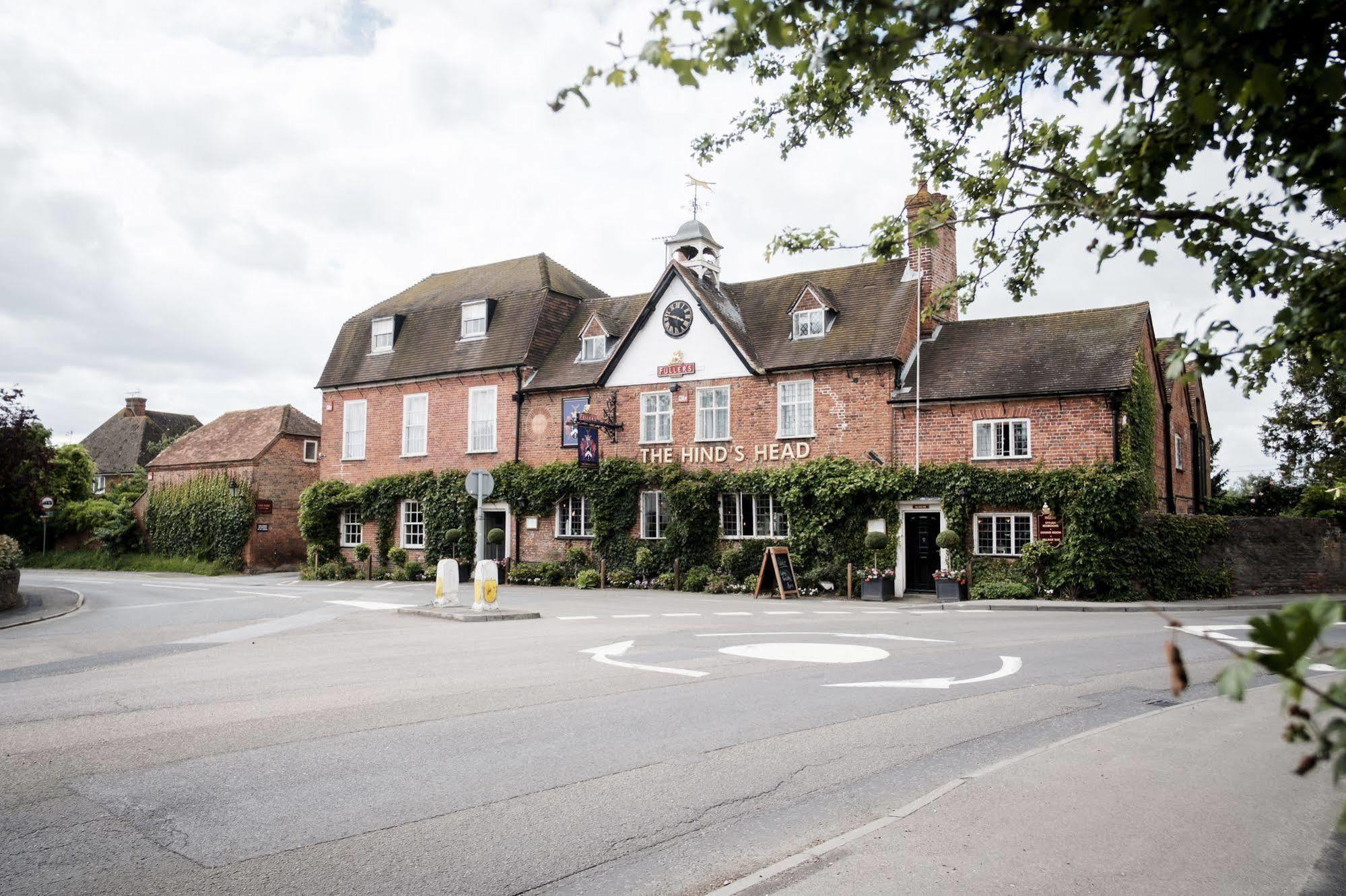 Hinds Head Hotel Aldermaston Exterior photo