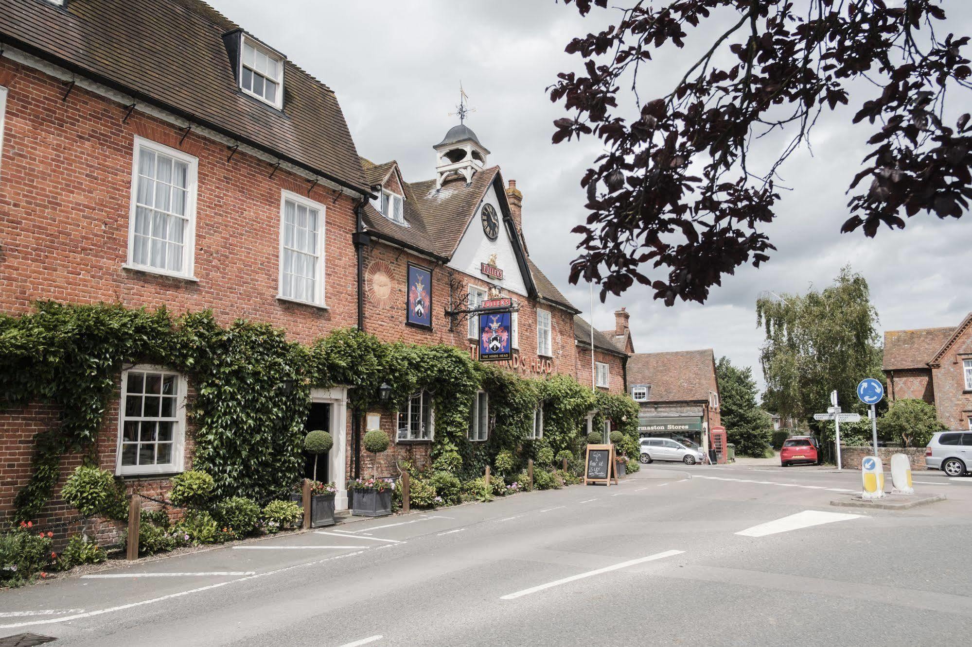 Hinds Head Hotel Aldermaston Exterior photo